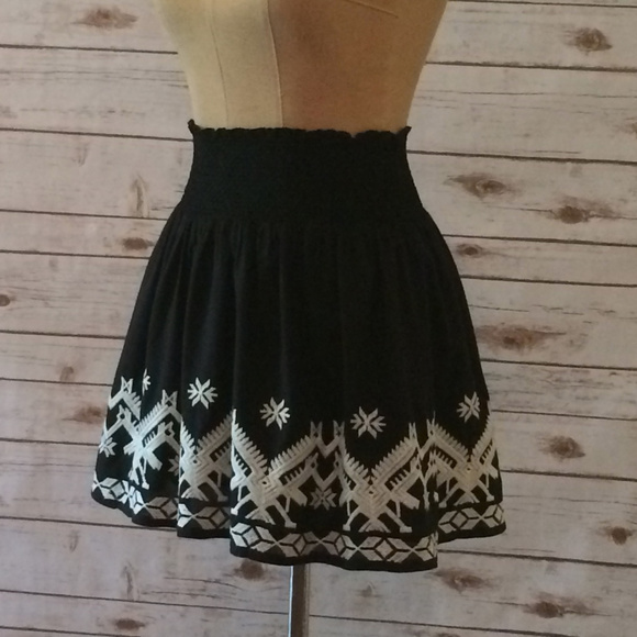 SOLD Buffalo David Bitton Boho Embroidered Skirt - Picture 3 of 8